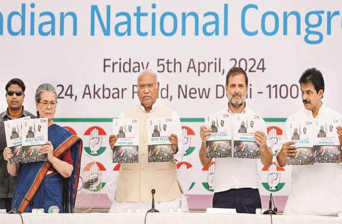 KC Venugopal, Rahul Gandhi, Mulkarjun Kharge and Sonia Gandhi releasing the party`s election manifesto. Photo: PTI