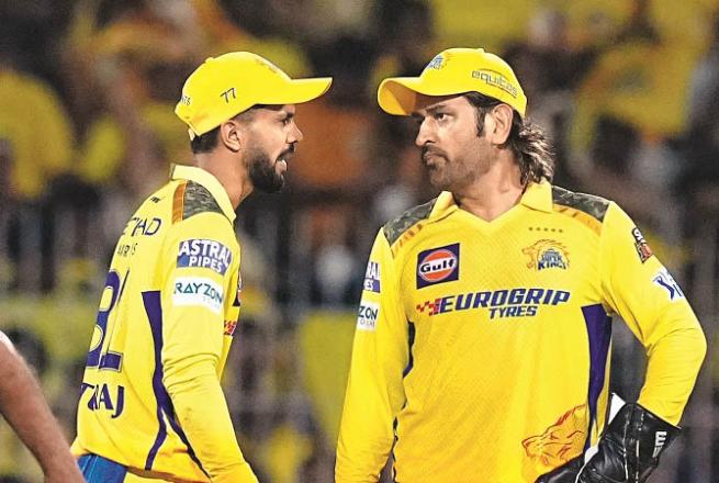 Chennai Super Kings` wicketkeeper Dhoni and captain Rituraj will have to get Hyderabad`s Henrik Klasenko out early if they are to win. Photo: INN