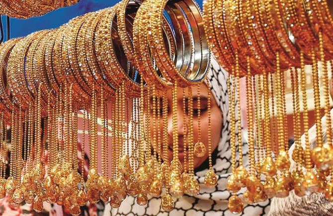 Eid preparations include the purchase of bangles and this is a very important step. Photo: PTI