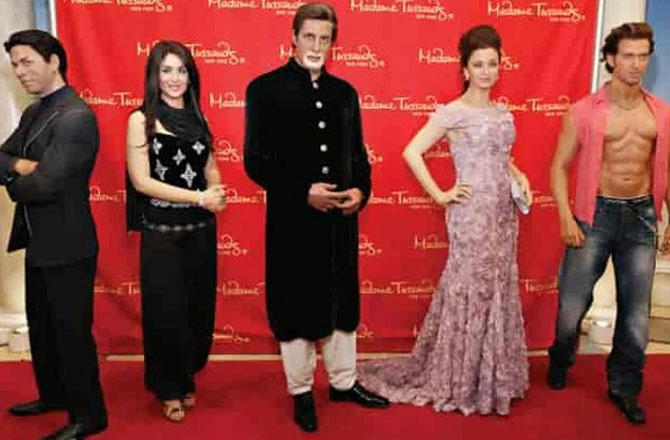 &nbsp;مادام تساؤ، نوئیڈا(Madame Tussauds): مادام تساؤ میوزیم میں زائرین کو مختلف شعبوں سے تعلق رکھنے والی نامور شخصیات کے مومی مجسمیں موجود ہیں۔ بالی ووڈ ستاروں اور عالمی لیڈروں سے لے کر کھیلوں کی اور تاریخی شخصیات تک، میوزیم میں ۵۰؍ مومی مجسموں کا مجموعہ دکھایا گیا ہے۔ زائرین سیلفی لے سکتے ہیں، اپنی پسندیدہ مشہور شخصیات کے ساتھ پوز دے سکتے ہیں۔ اپنی حقیقت پسندانہ شخصیتوں، انٹرایکٹیونمائشوں، اور دلفریب ماحول کے ساتھ، مادام تساؤ ہر عمر کے مہمانوں کیلئے ایک تفریحی اور یادگار تجربہ فراہم کرتا ہے۔&nbsp;