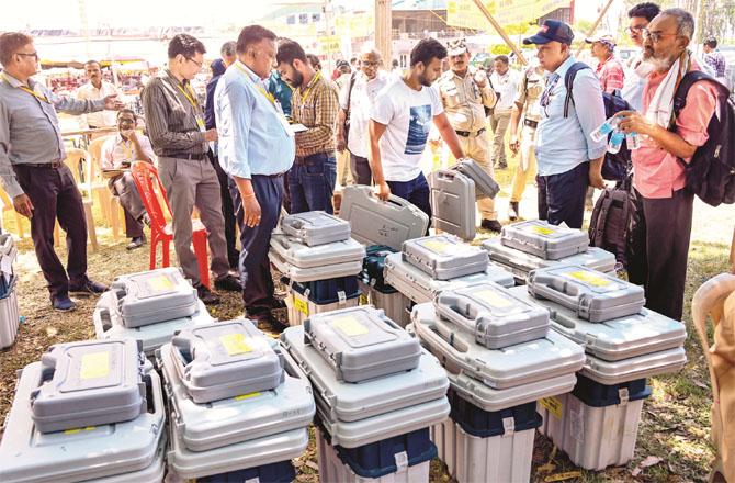 Polling officers at the polling center to get their own voting machines in Jabalpur. Photo: PTI
