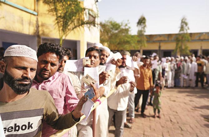 A large number of voters were present in the queue during polling in Kairana. Photo: PTI