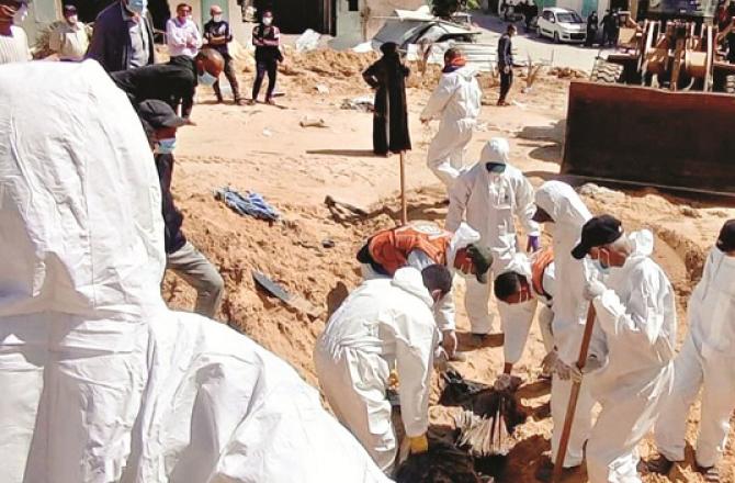 Dead bodies are being exhumed from the mass graves found in Nasir hospital premises. Photo: INN