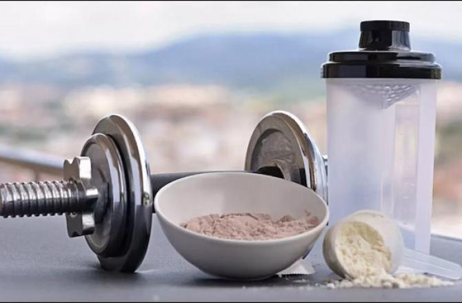 The use of protein powder is increasing rapidly worldwide with both positive and negative effects. According to a report, this industry will be worth 1.88 billion dollars by 2029. Photo: INN