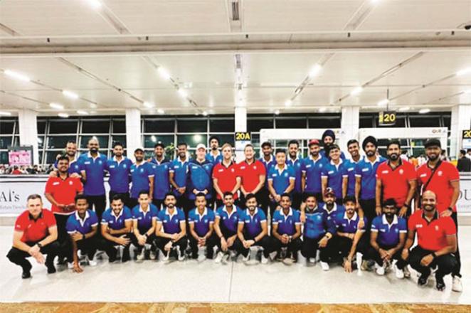 Indian hockey team players and support staff before leaving for Australia. Photo: INN