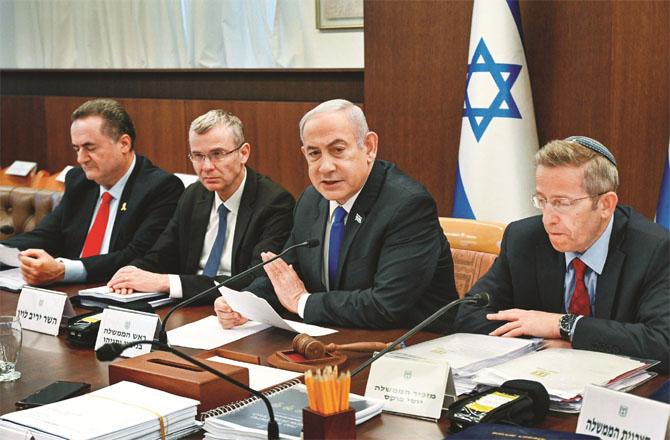 Along with Israeli Prime Minister Netanyahu, the sword of arrest is hanging on other members of the cabinet. Photo: INN