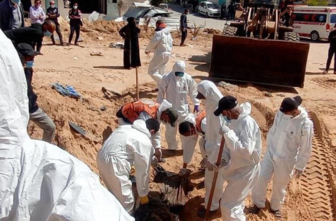 Paramadics searching bodies at Nasser Hospital. Photo: X
