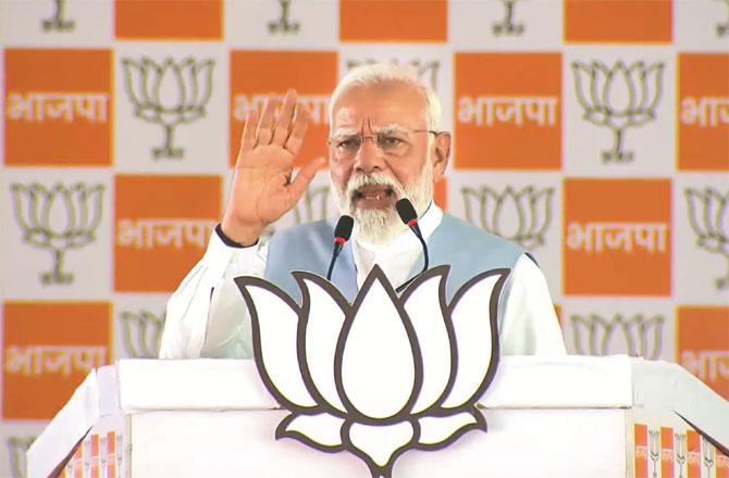 To avoid being accused of changing the constitution, Modi is accusing the opposition of wanting to change the constitution and give reservation to Muslims. Photo: INN