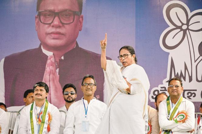 Mamata Banerjee during election campaign. Photo: INN