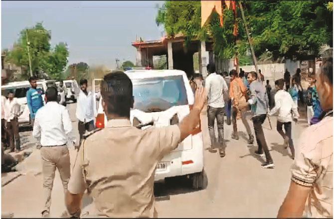 The police had to struggle to get Ashok Chavan out of the village safely. Photo: INN