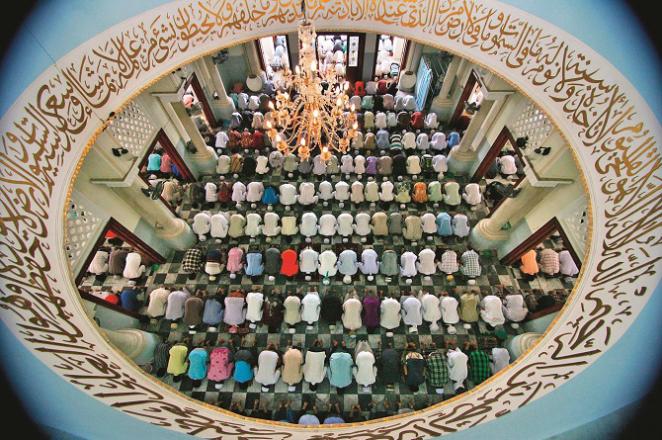 In Surah Muzamil, it is ordered to worship at night and to recite the Holy Quran during worship. Photo: INN