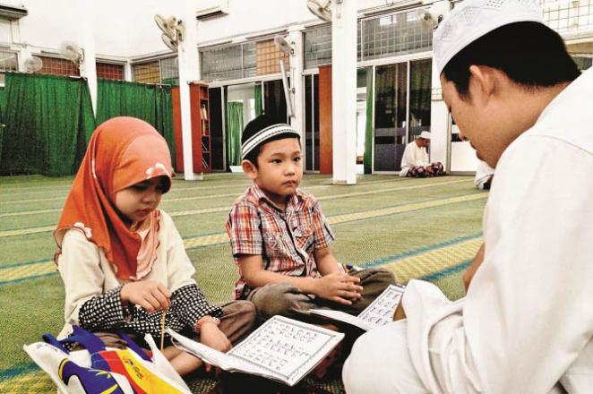 In the Holy Qur`an, Allah Ta`ala has clearly said that He gives a son or a daughter or both to whomever He wills. Photo: INN