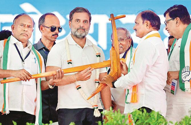 Rahul Gandhi held a rally at Sakoli in Bhandara. Photo: PTI