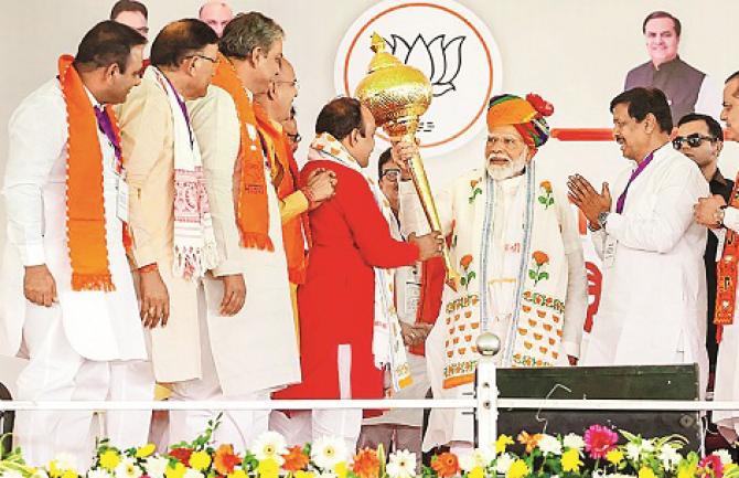In an election rally held in Rajasthan, Prime Minister Narendra Modi left here for Chhattisgarh. Photo: PTI