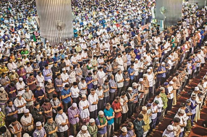 Mosques filled with worshipers in Ramadan should remain populated throughout the year. Photo: INN