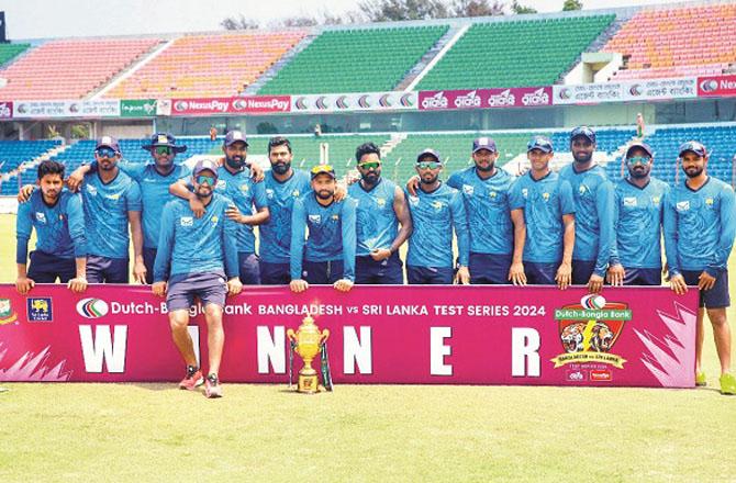 The winning team, Sri Lanka, with the trophy. Photo: PTI