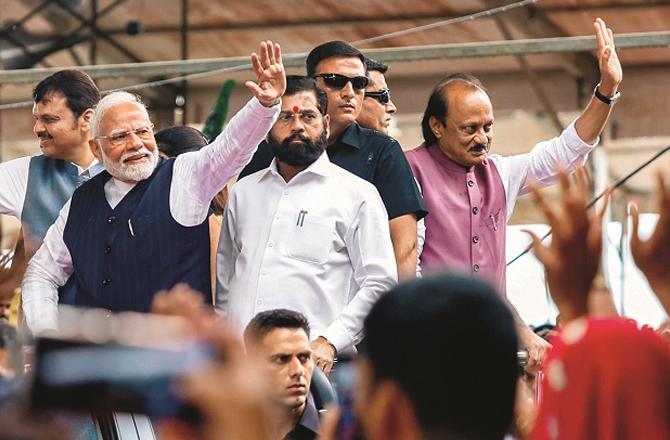 Eknath Shinde, Devendra Farnavis and Ajit Pawar with Prime Minister Modi at "Lakhpati Didi Samilan". Photo: PTI.