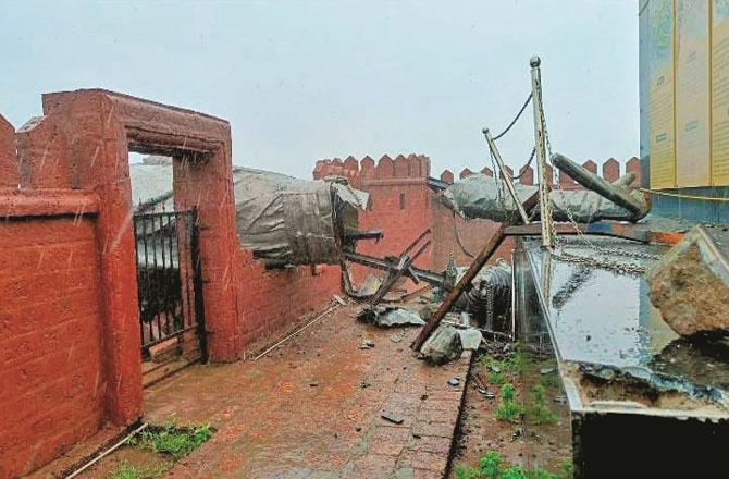 The statue of Shivaji Maharaj installed in the fort has been demolished in recent days.