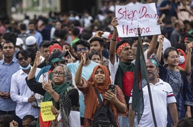 A scene of ongoing protests against Sheikh Hasina in Bangladesh. Photo: INN