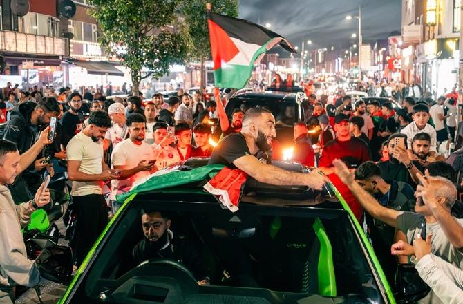 Bilal Muhammad celebrates his victory with the Palestinian flag. Photo: X