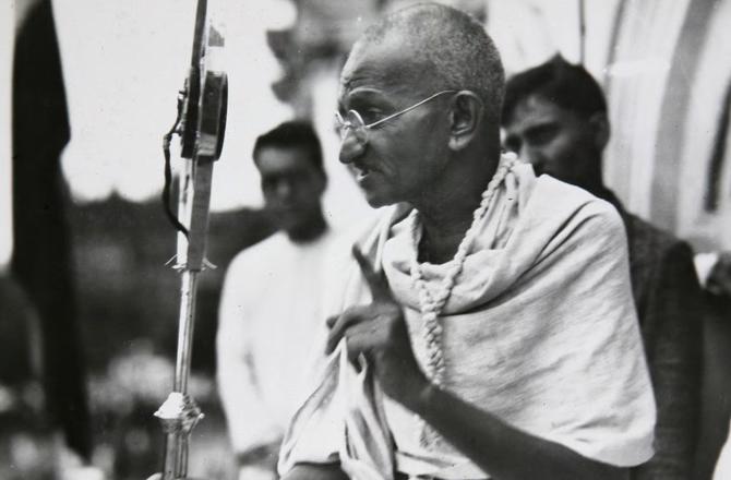 گاندھی جی کے بارے میں دنیا کی ۱۰؍ مشہور شخصیات کے اقوال
