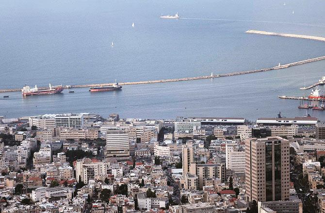 Due to the tension, the traffic of ships from the sea area adjacent to Israel has decreased. This picture is from Haifa port. Photo: INN