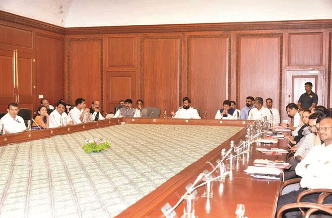 The Chief Minister held a meeting with the officers to review the various problems of the Kerala Assembly Constituency. Photo: INN