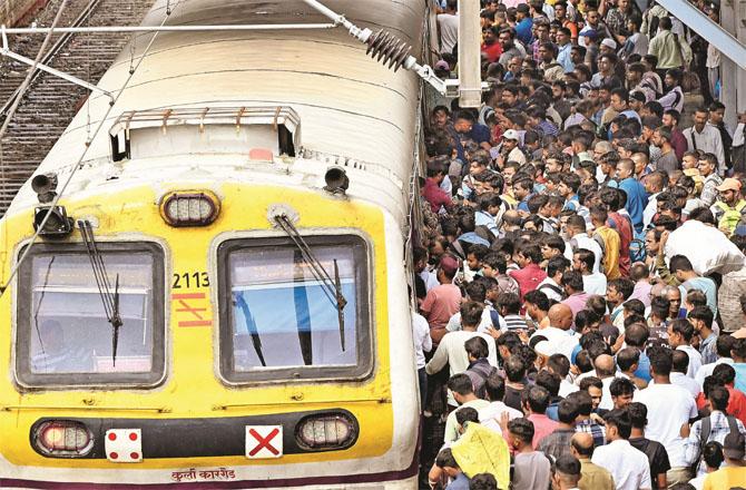 Passengers have to face severe problems due to delay in local trains. Photo: INN