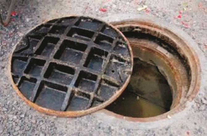Smart covers will be installed on manholes in the city and suburbs.