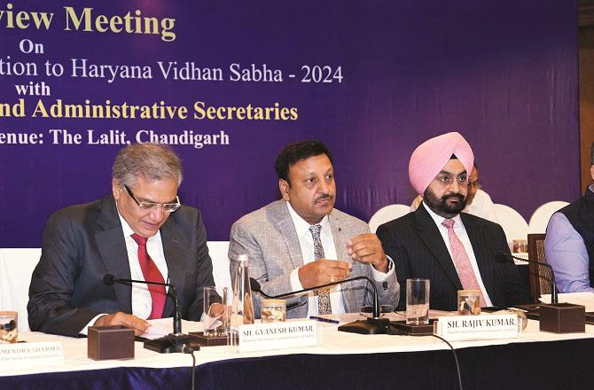 Chief Election Commissioner Rajeev Kumar and others in Chandigarh.  Photo: INN