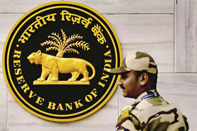 RBI is trying to reduce the strength of dollars. Photo: INN
