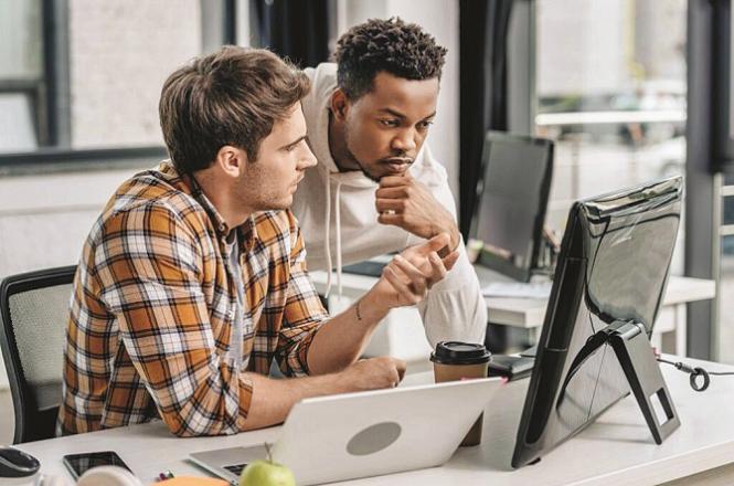 A Salesforce developer bridges the gap between the technical team and the business team in a company. Photo: INN