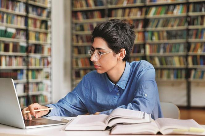 A large number of students benefit from the educational revolution. Be it general knowledge quiz competition or Islamic quiz, this newspaper helps in the preparation of all. Photo: INN