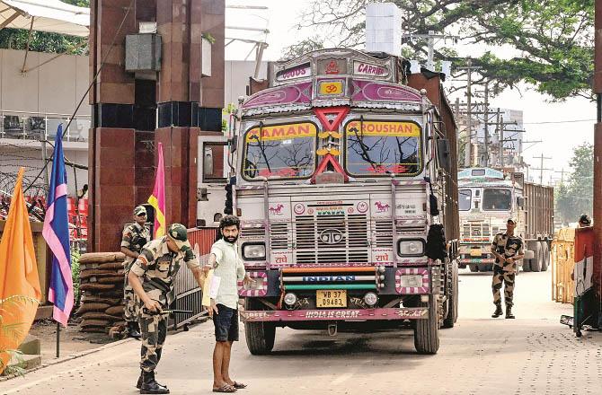 Many trucks are waiting for Indo-Bangla border to open. Photo: PTI