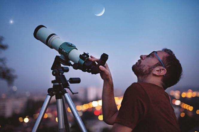 Every particle of the universe invites man to worry. Photo: INN