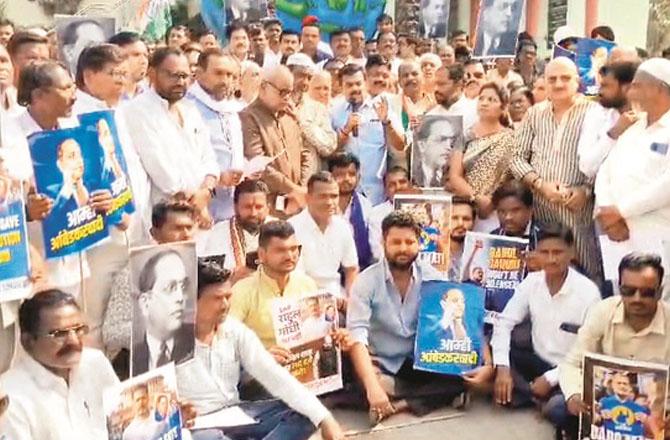 Congress workers protesting holding a picture of Babasaheb Ambedkar. Photo: INN