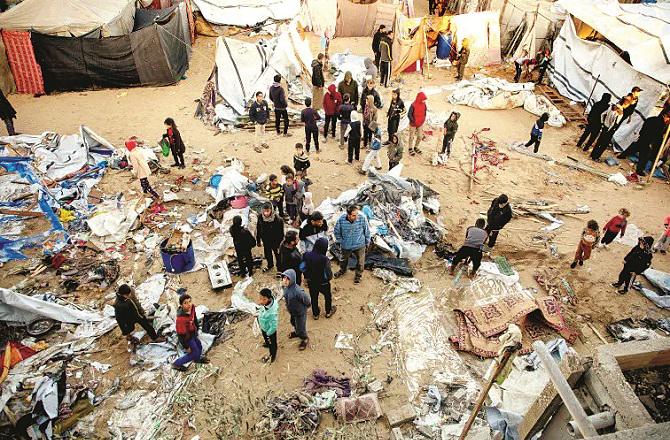 Israel is also targeting tents that have been set up in "safe zones" after displacing Gazans. Photo: INN.