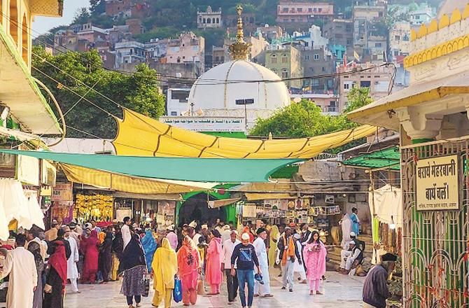 Astana of Hazrat Khawaja, one of his great achievements has been to spread the light of Chirag-e-Chisht on the land of India. Photo: INN.