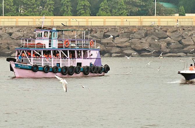 A boat full of passengers at the gateway. Photo,INN. Shadab Khan