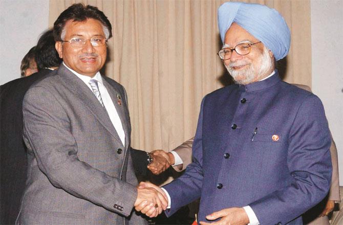 Manmohan Singh and Pervez Musharraf, both have become a part of history. Photo: INN