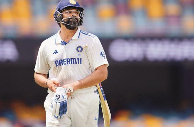 Rohit Sharma returned to the pavilion after scoring 3 runs. Photo: INN