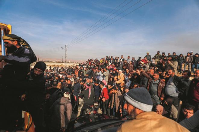 Outside the Sednaya Prison, people came in large numbers to free the people locked in the basements. Photo: INN