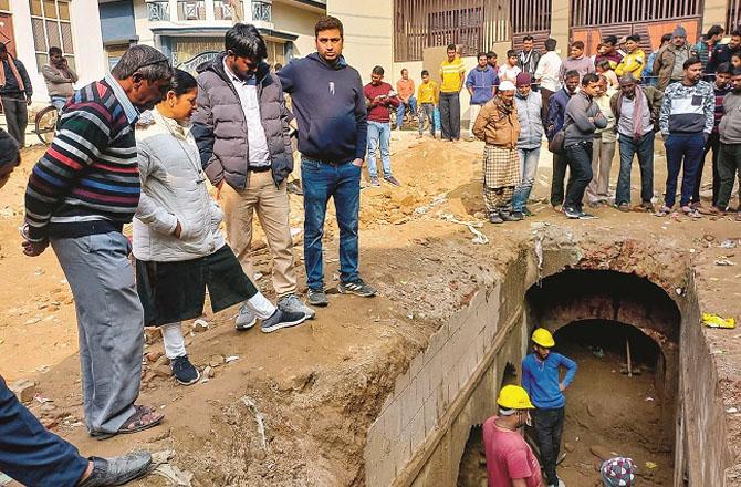 A well discovered during excavations in the Muslim-majority Laxmanganj neighborhood of Chandusi. Photo: INN