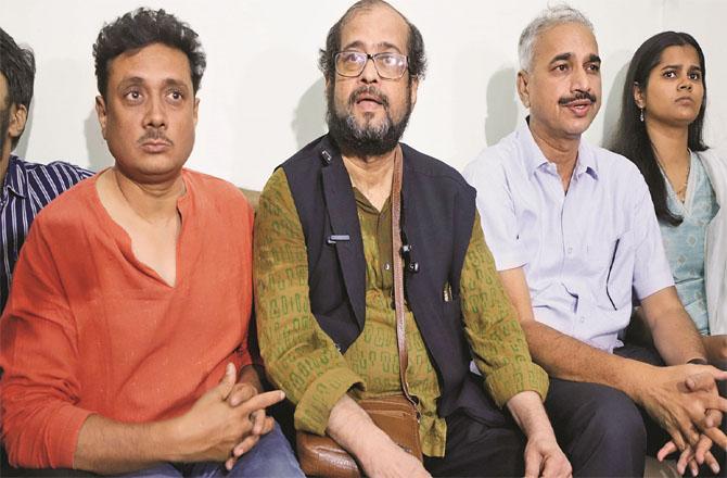 Nikhil Wagle and the organizers of the program are accused of violating the notice (Image: Agency)