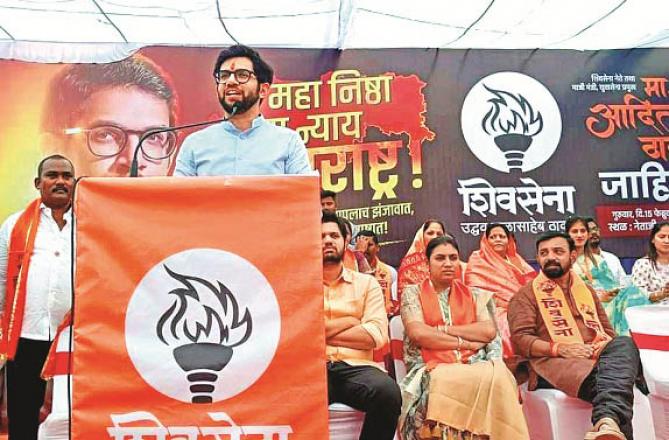 Aditya Thackeray addressing a public meeting in Jalgaon. Photo: INN