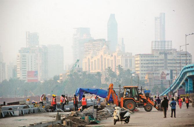 Air pollution is spreading due to many ongoing projects in the city. Photo: INN