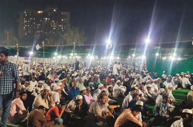 Participants listening to the sermon on the last day of the Tablighi Jamaat of Maloney Circle in Charkop. Photo: Inquilab