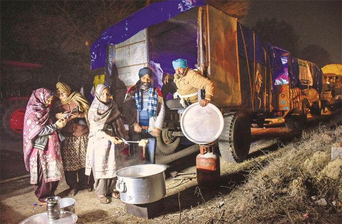 Farmers have once again reached the Delhi border to protest with a hunger strike. Photo: INN