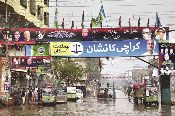 A view of the flooded area in Karachi due to unseasonal rain. Photo: Agency