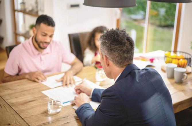 Lending institutions and individuals offer loans with attractive and impressive discounts in what is essentially a lucrative transaction. Photo: INN